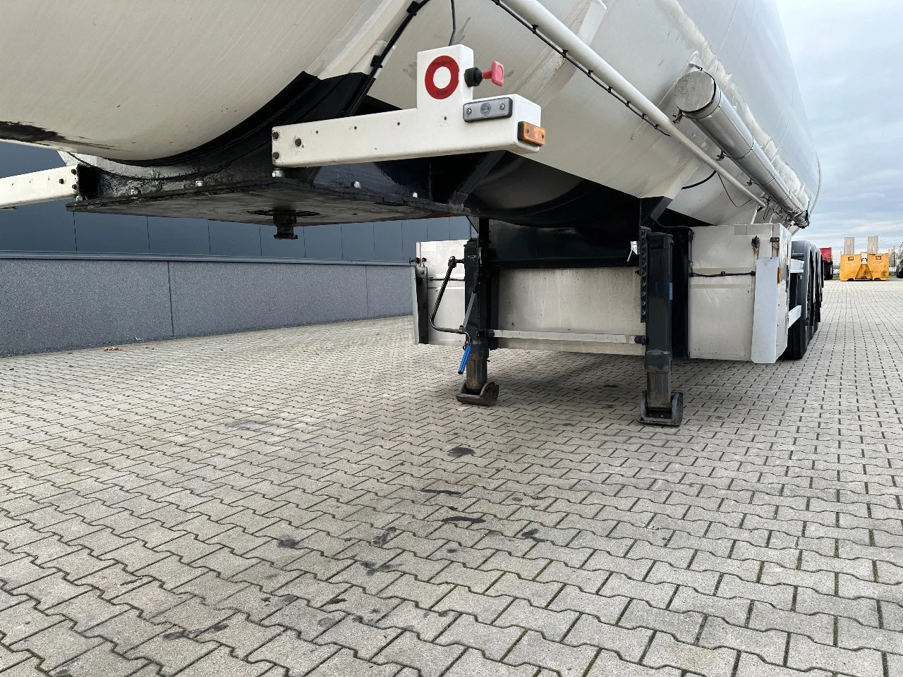 FLUID - LPG GAS TANKTRAILER / 50.100L / P28BH / Propane / Butan / ADR / DP: 02/31 image 35