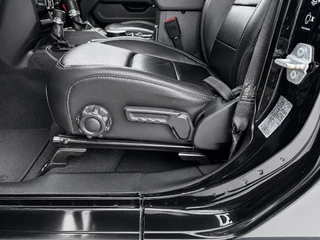 Jeep Wrangler 2022 - Unlimited 4xe plug-in 380 Sahara obrazek 31
