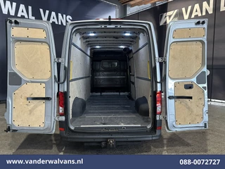 Volkswagen Crafter 2021 - 2.0 TDI 177pk L4H3 L3H2 Euro6 Airco | Camera | Navigatie | Apple Carplay | 3000kg Trekhaak afbeelding 10