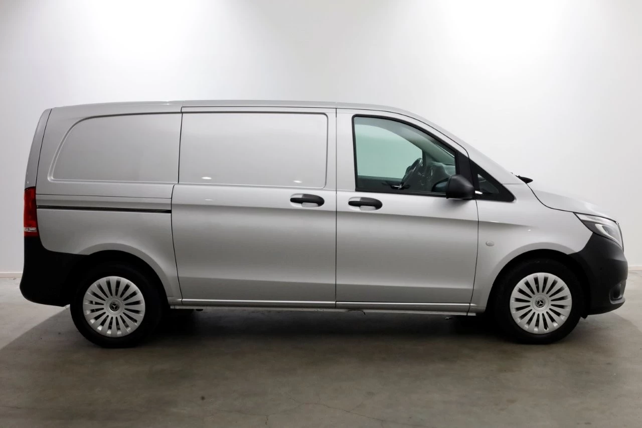 Mercedes-Benz Vito 2022 - CDI 136pk Compact 9G Automaat 2x Schuifdeur/LED/Camera/Inrichting 07-2022 image 6