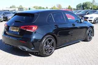Mercedes-Benz A-Class 2021 - 180 AUT7 AMG LINE NIGHT PAKKET SFEER WIDESCREEN NL AUTO imagem 10