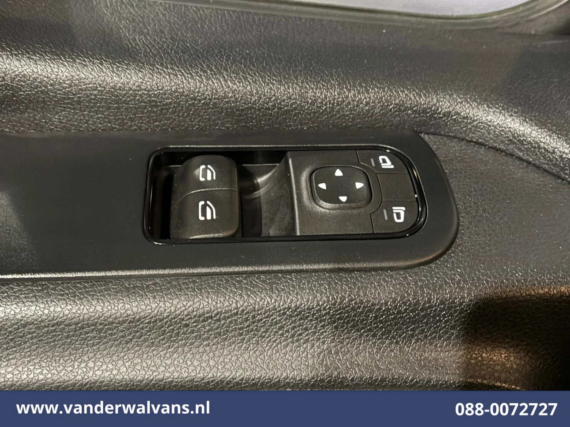 Mercedes-Benz Sprinter 2021 - 317 CDI 170pk L3H2 Euro6 Airco | 2800kg Trekhaak | Bijrijdersbank afbeelding 17