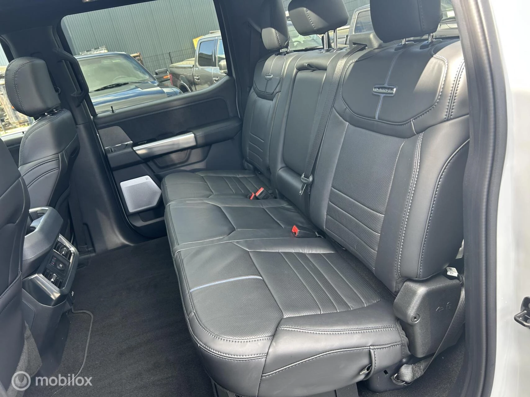 Ford F-250 2026 - USA 6.7 V8 Platinum Tremor obrázek 33