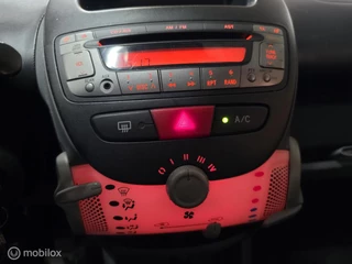 Peugeot 107 2011 - 1.0-12V Accent obrazek 7