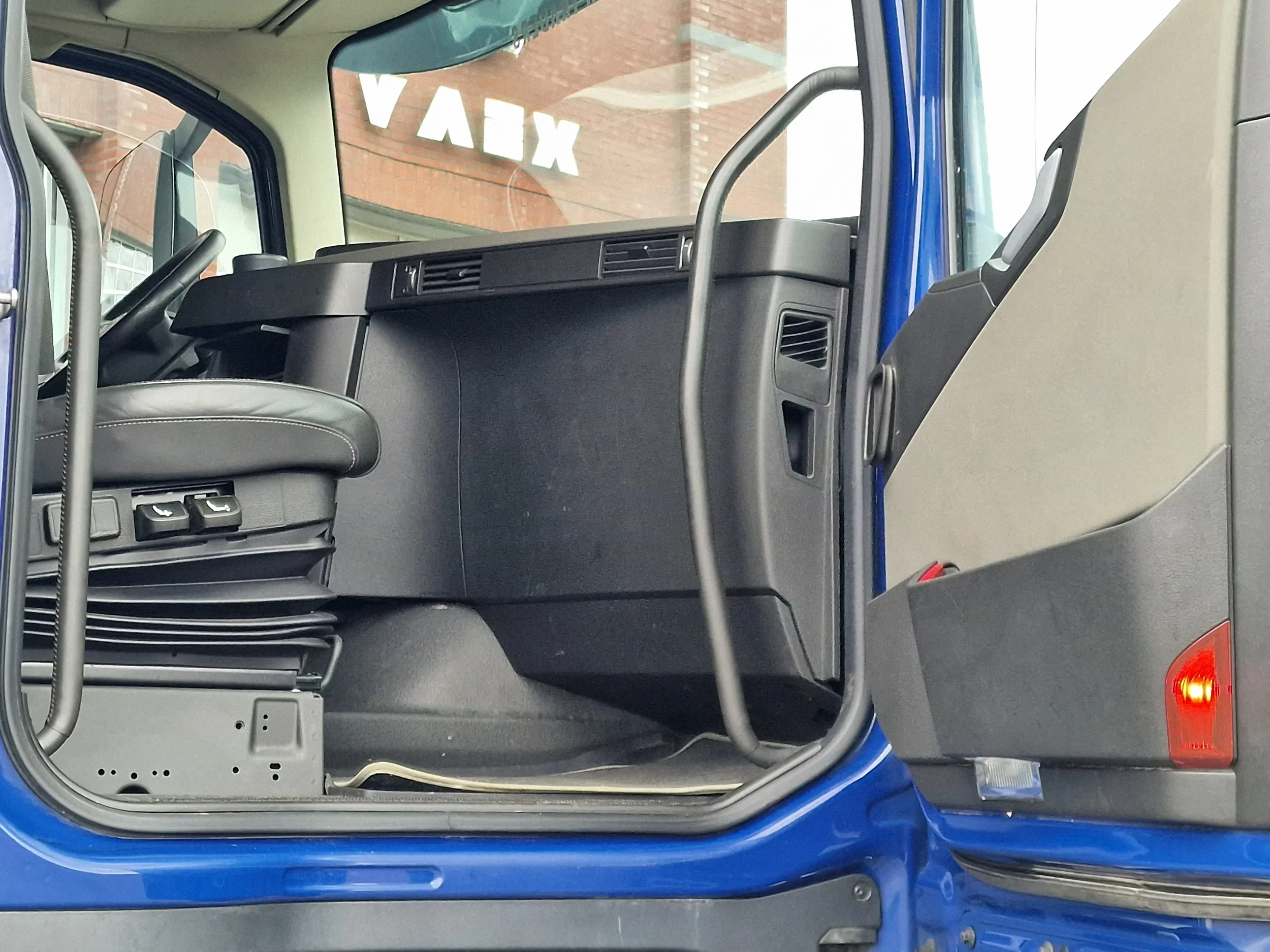 Volvo FH 2019 - 13.460 6X2 - full air - WB600 - Leather seats - side opening изображение 26