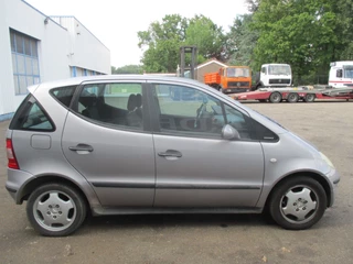 Mercedes-Benz A-Class 1999 - A160 Elegance , Manual obrazek 5