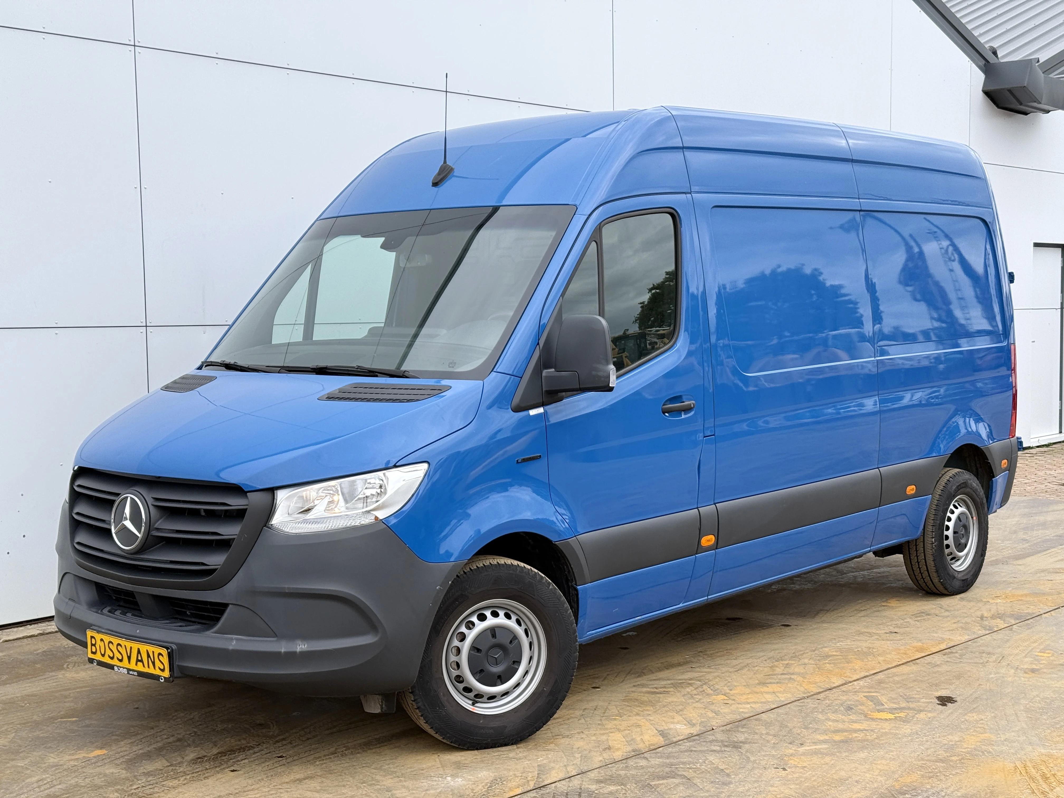 Mercedes-Benz eSprinter 2023 - 312 55kWh L2H2 Elektrisch 168km WLTP 93,5% (SOH) 80kW Snelladen Climate Control Stoelverwarming Camera Laadkabels image 1