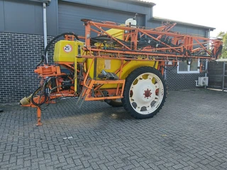 Douven Getrokken Veldspuit met AirJet 27 Meter 1999 en venta
