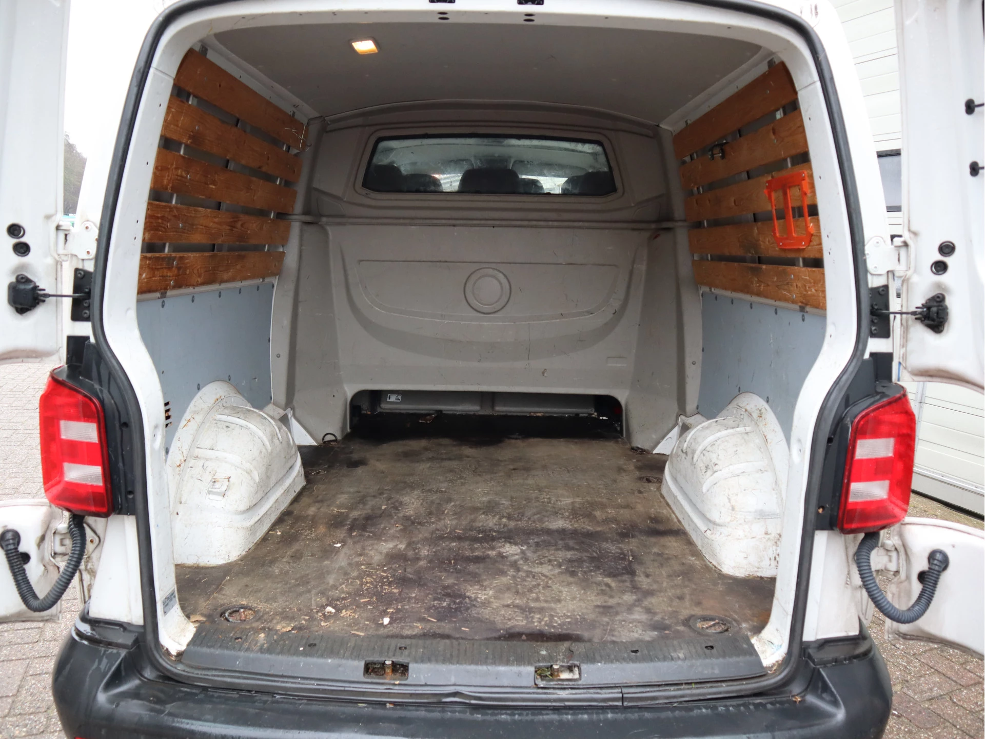 Volkswagen Transporter 2017 - 2.0 TDI 102pk Euro 6 DC 6 Pers. - Lang L2 - Cruise image 16
