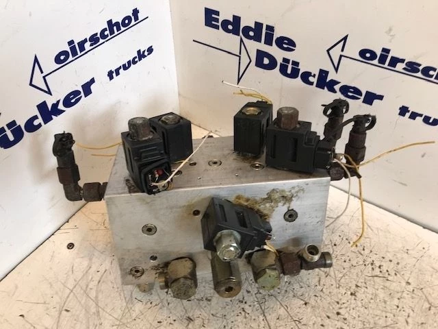 MAN - MODULAIRE BESTURING VICKERS MODEL 3010615 zdjęcie 2