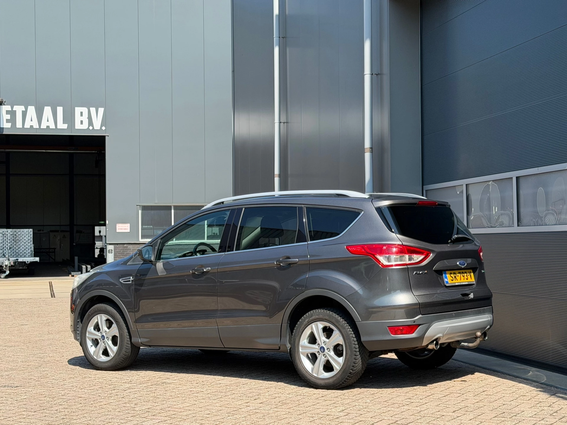 Ford Kuga 2015 - 1.5 Titanium Plus 4WD bj.2015 Autom|Pano|Navi|Trehaak. image 3