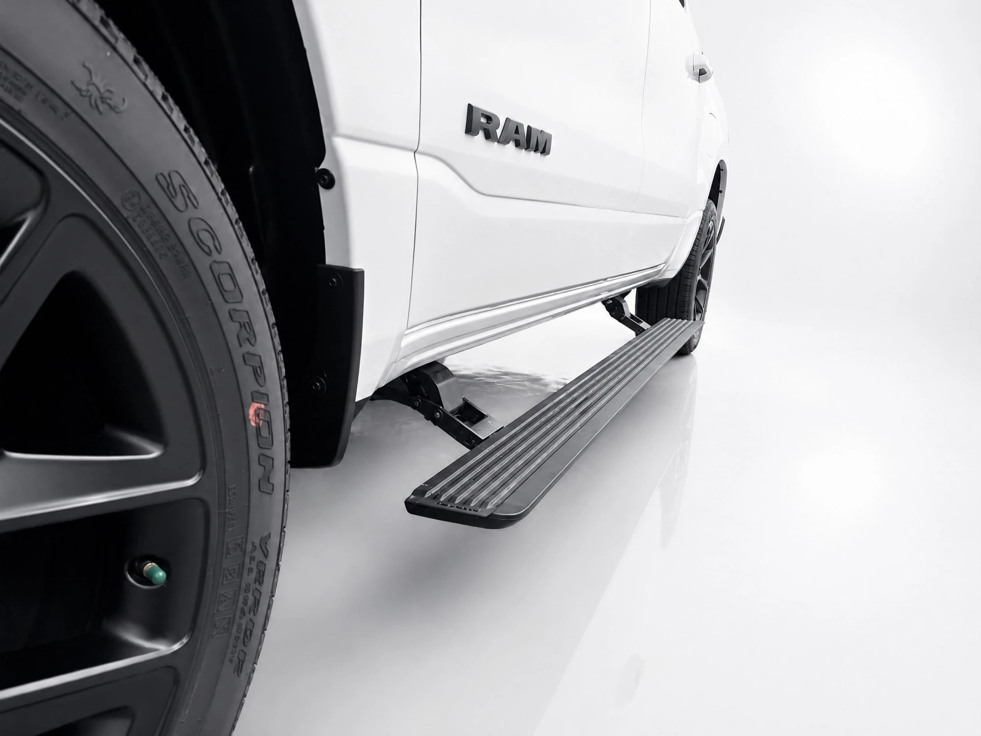 Dodge Ram 1500 2024 - 5.7 V8 4x4 Crew Cab SPORT GT BPM VRIJ! | Incl LPG | Trekhaak 13-polig | Bedcover | Adaptive cruise | PANORAMADAK| obrázek 9