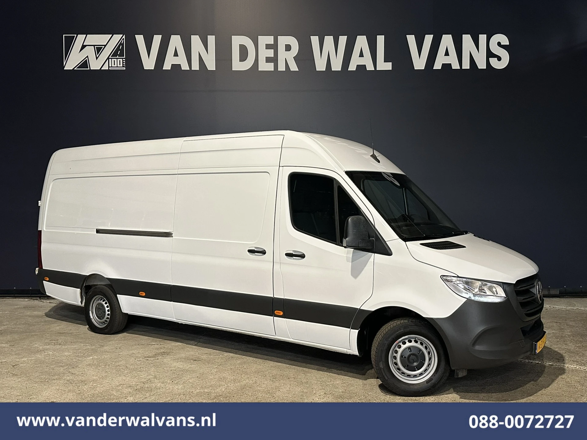 Mercedes-Benz Sprinter 2023 - 317 CDI 170pk L3H2 Euro6 Airco | XXL MBUX | Camera | Navigatie | Apple Carplay | Cruisecontrol afbeelding 1