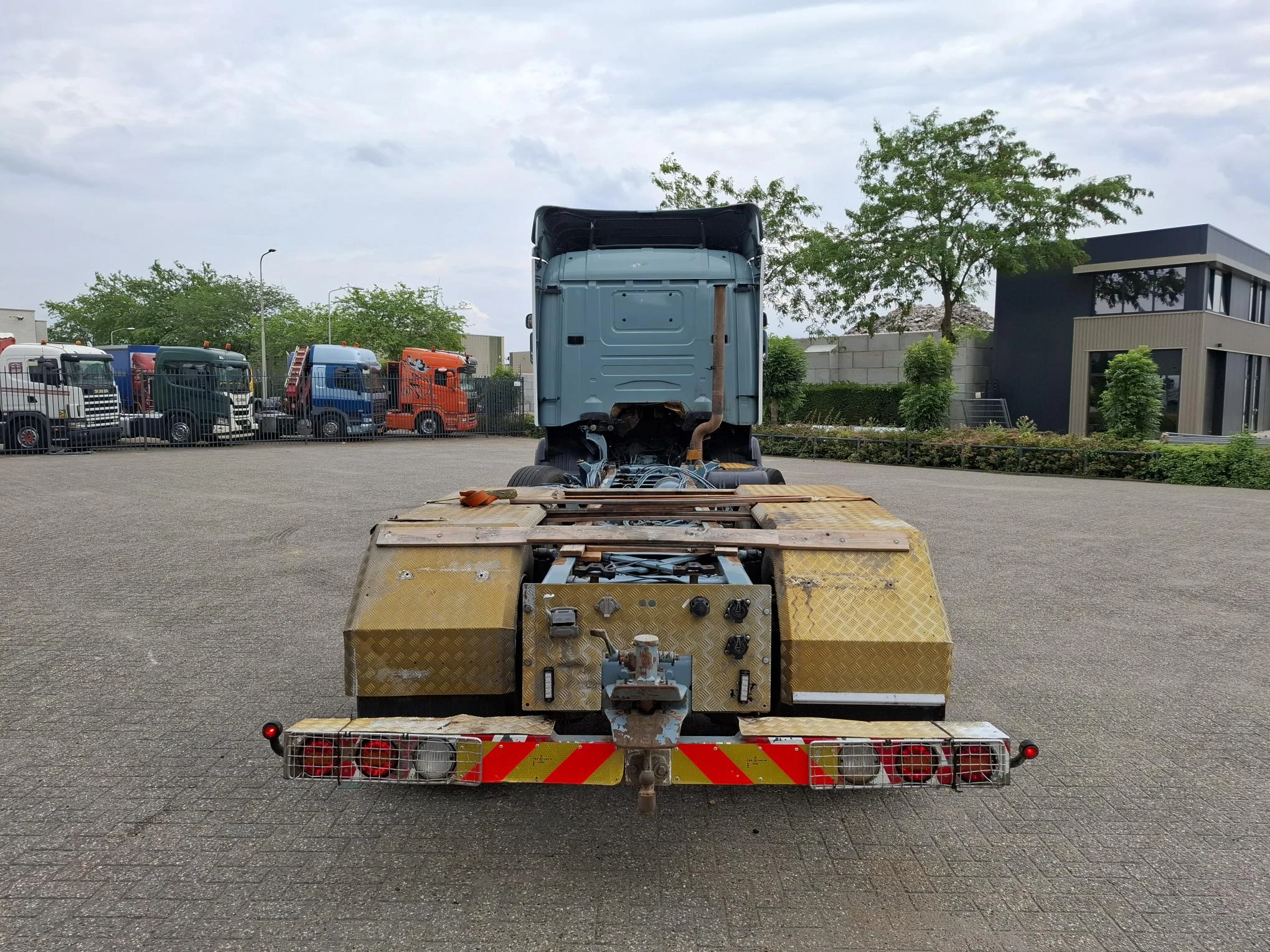 Scania R 2007 - R480 / 8X4 / INLINER / 441355 KM / FULL-AIR / 8TONS FRONT AXLE / FRIDGE / SEMI-AUTOMATIC / EURO-4 / 2006 afbeelding 4
