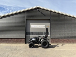 Solis 26 HST minitractor NIEUW BLACK EDITION hoge gazonbanden 2026 afbeelding 2 miniatuur