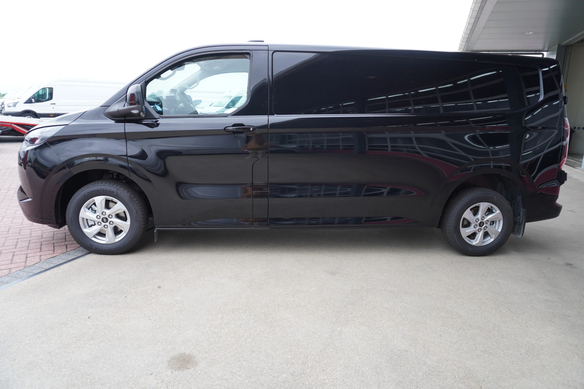 Ford E-Transit 2026 - Cust. 340 L2H1 Limited 71 kWh 218PK Automaat image 8