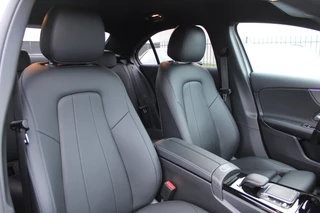 Mercedes-Benz A-Class 2020 - 250e AUT8 Premium LEDER CARPLAY WIDESCREEN SFEER CAMERA изображение 15