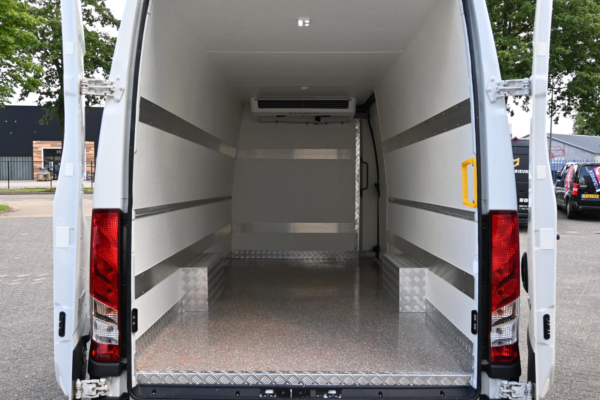 Iveco Daily 2023 - 35S18 3.0 L4H2 Koel vries wagen Bild 3