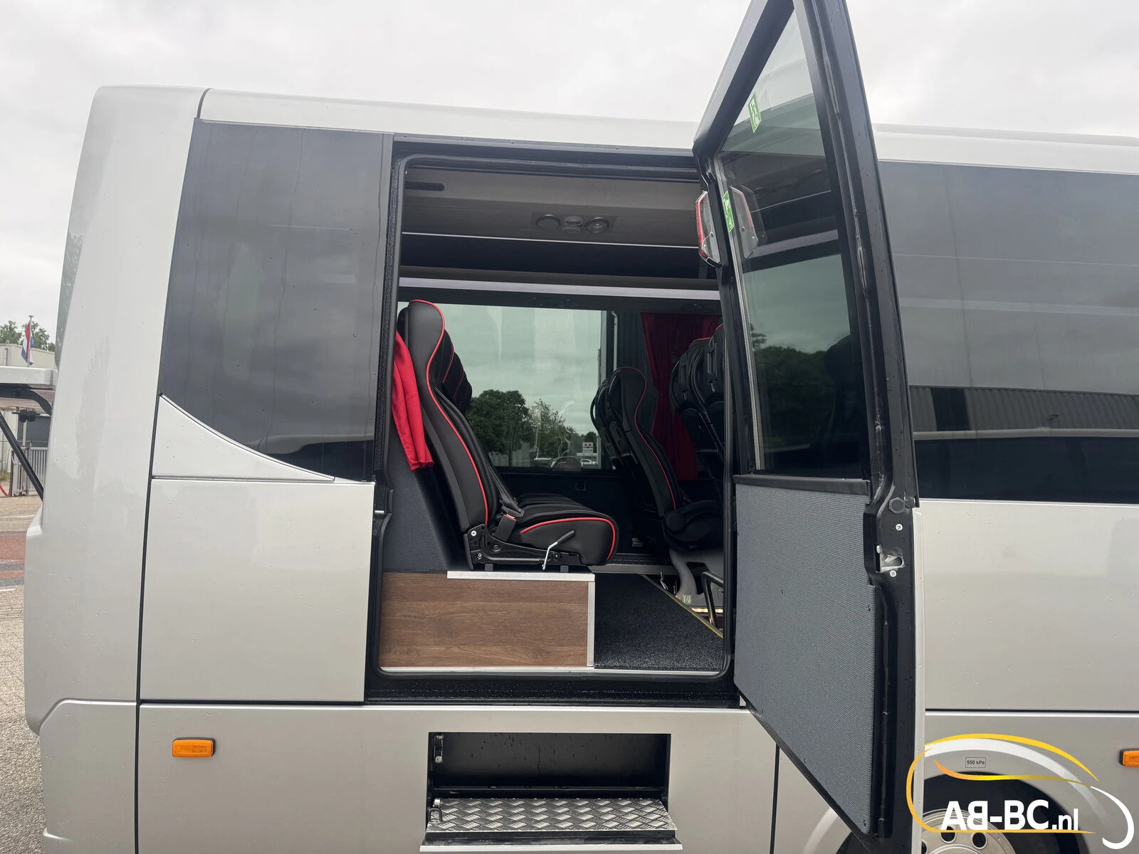 Iveco Rosero First Touring Electra, range 336 km, 24 Seats 2026 obrázek 23