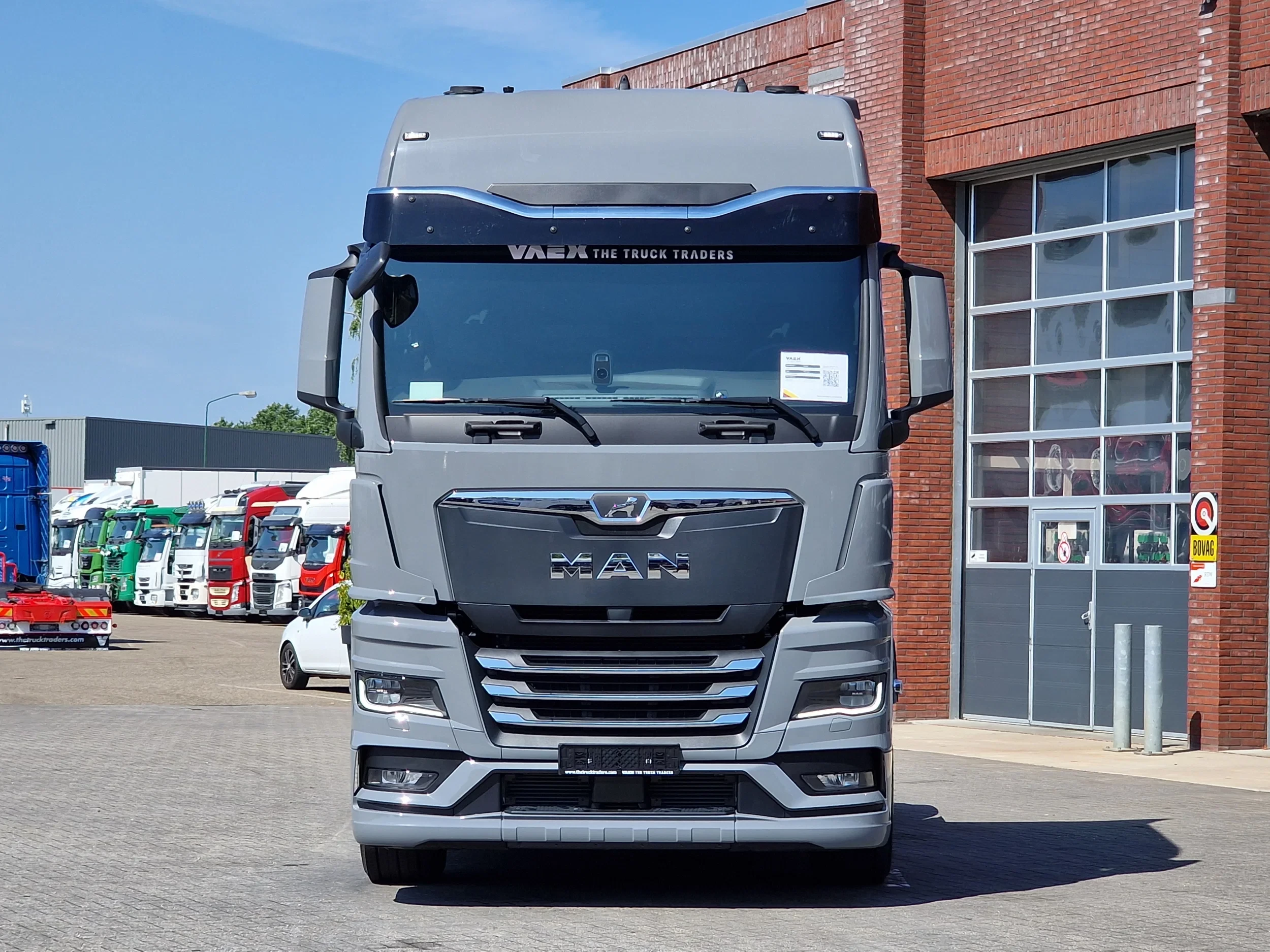 MAN TGX 2026 - 18.520 GX - D30 - Retarder - Full air - Night clima - Navi - 2x tank imagem 2