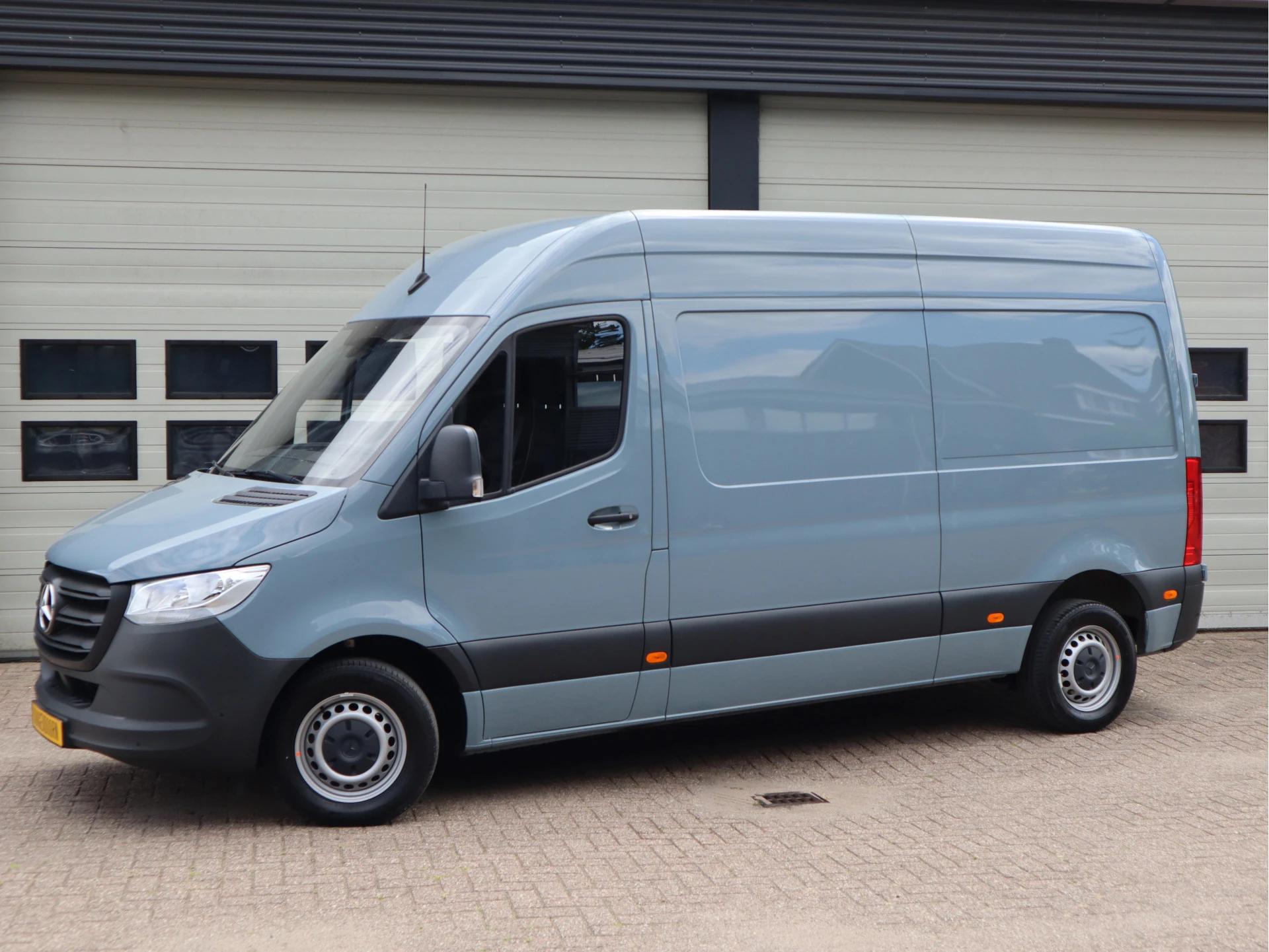 Mercedes-Benz Sprinter 2024 - 315 CDI 150 pk L2H2 Mbux - Camera - Bankje afbeelding 3