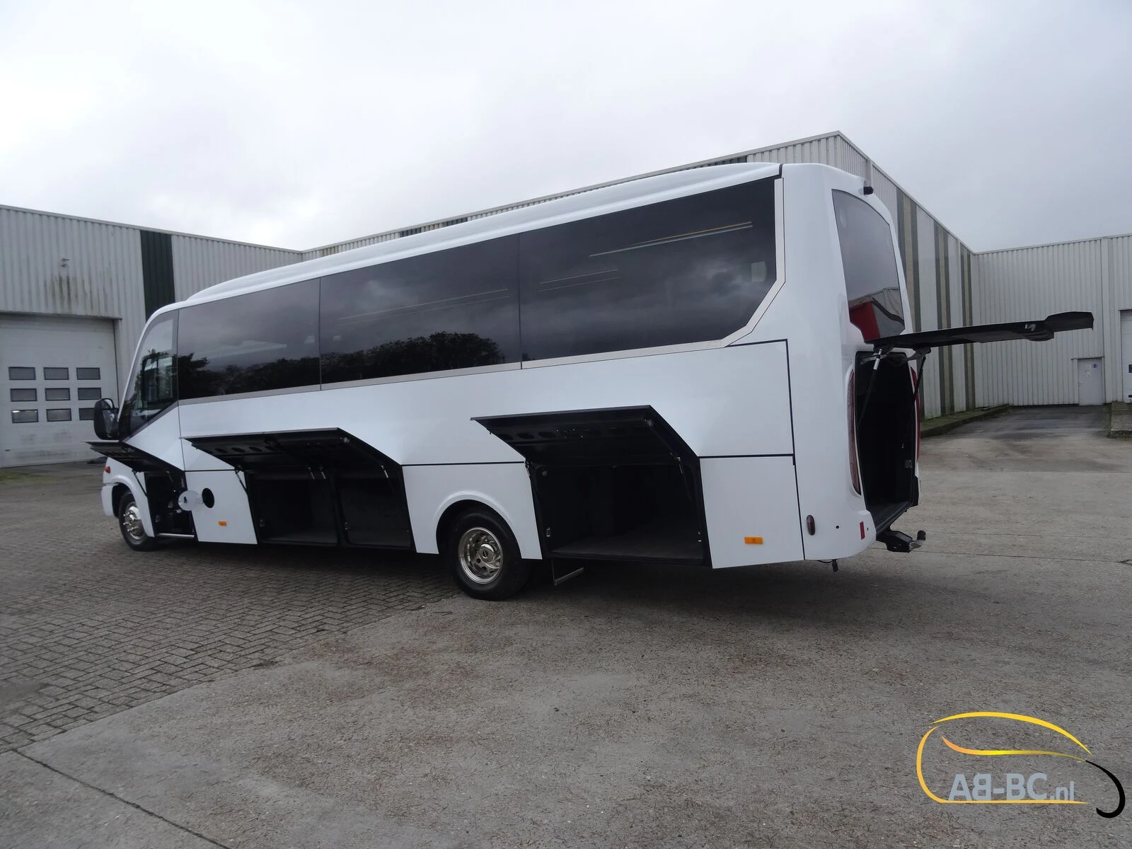 Iveco Aveuro Tourna 35 Seats EURO 6 2 Units Available afbeelding 16