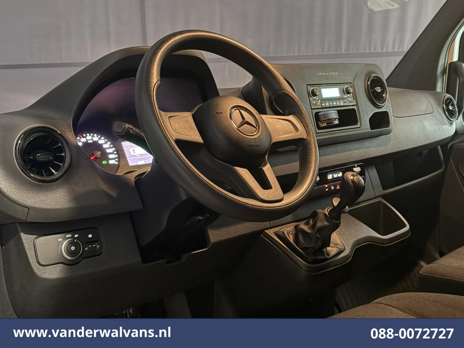 Mercedes-Benz Sprinter 2023 - 211 CDI 115pk L2H2 Euro6 Airco | Trekhaak | Bijrijdersbank afbeelding 14