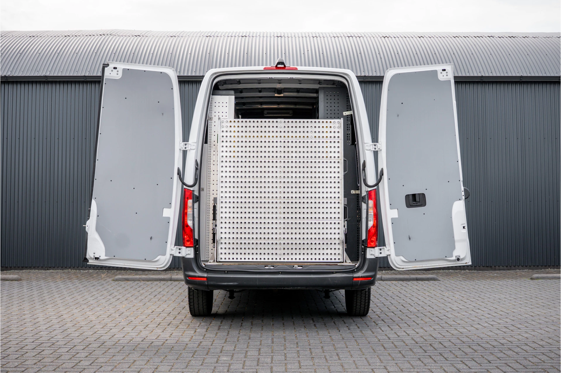 Mercedes-Benz Sprinter 2020 - 311 CDI RWD L2H2 | | Volledig Ingericht | Mbux | Camera | Climatronic afbeelding 9