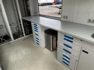 Scania P 2010 - P230 TOP: multifunct. ruimte met airco (camper?), 22kVA generator, hydr. steunpoten, beloopbaar dak, keuken, APK 10-2026 immagine 10
