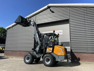 Giant G2700 TELE HD+ minishovel NIEUW €835 LEASE 2025 afbeelding 2 miniatuur