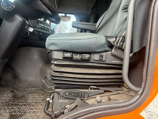 Volvo FM 330 2011 - 6X2 DHOLLANDIA 2000 KG LAST STEERING AXLE CURTAINS obrazek 17