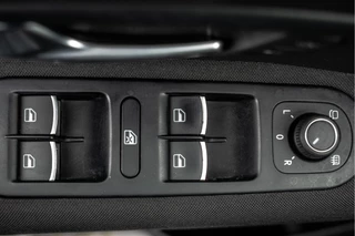 Volkswagen Amarok 2020 - Highline V6 3.0 TDI 4x4 | 258 PK | 1ste Eigenaar | LED | Camera | Carplay | Cruise | Trekhaak | Airco image 25