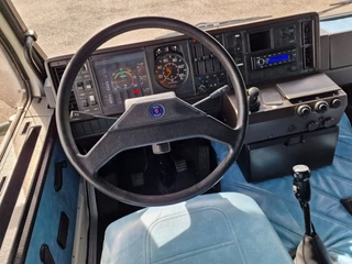 Scania R142-V8 1987 - 420 V8 - Old timer - Clean chassis/cab/interior - Dutch registration image 13