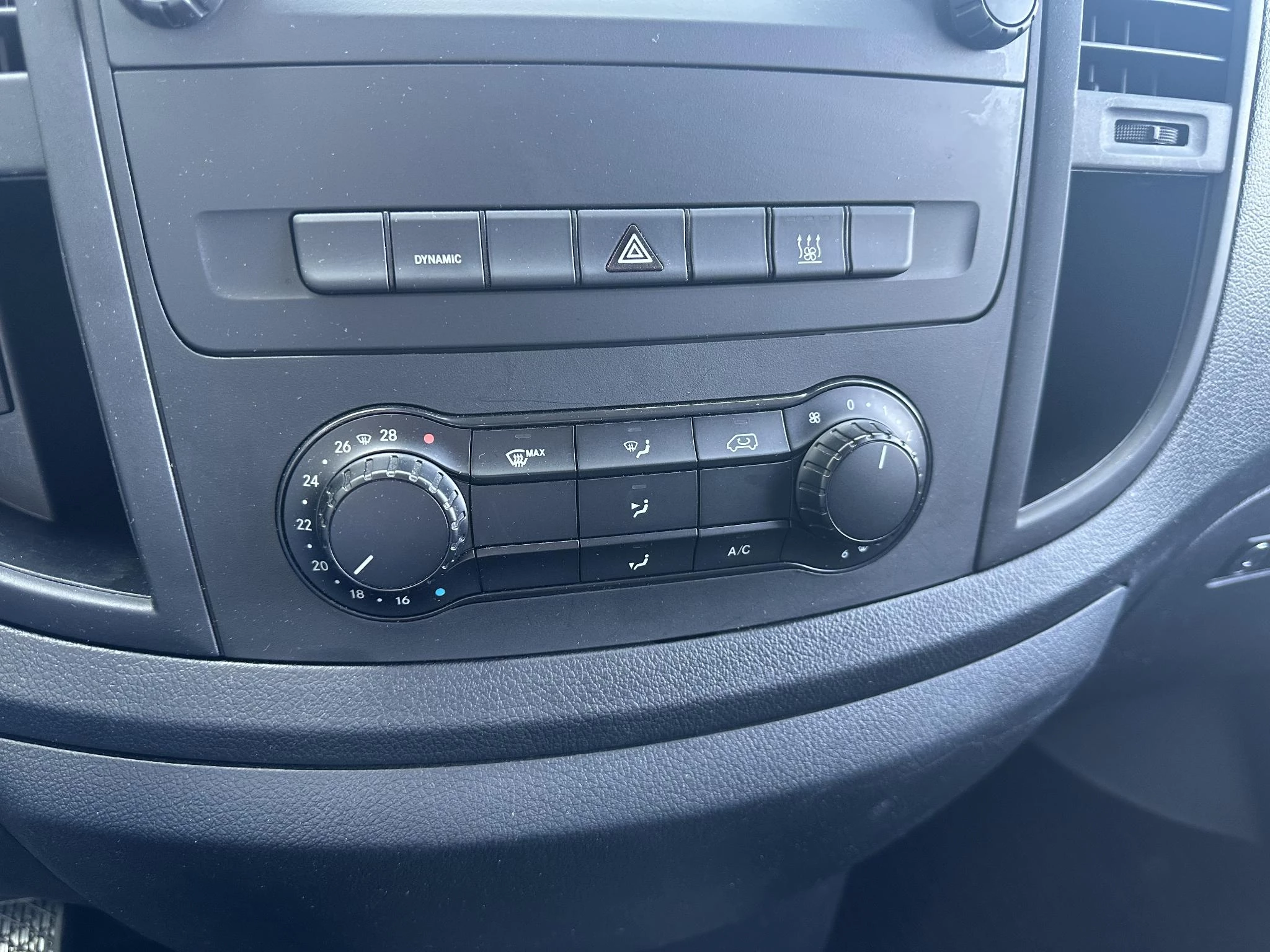 Mercedes-Benz eVito 2025 - eVito 112 66kWh Airco Apple Carplay Navigatie afbeelding 14