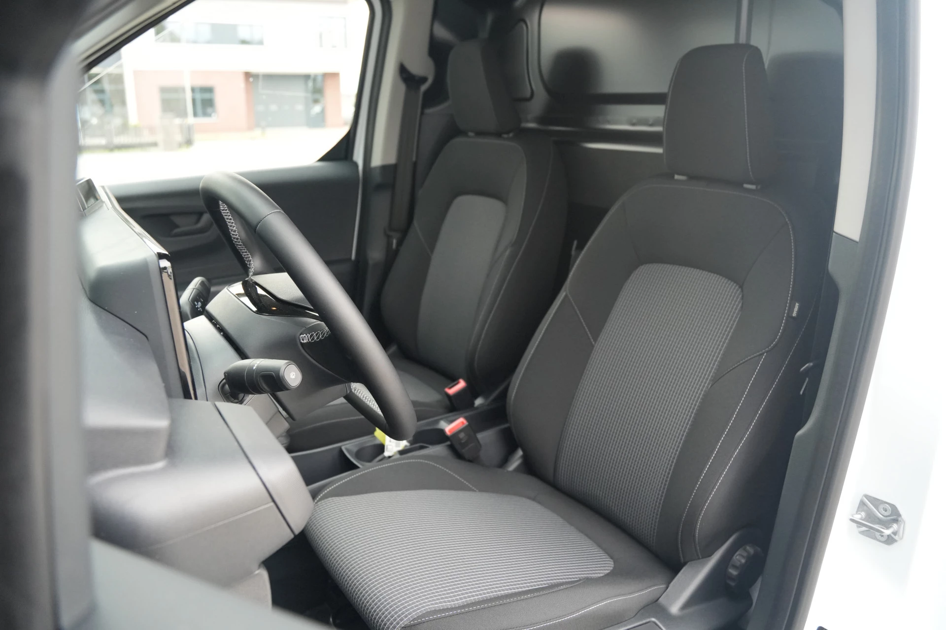 Ford E-Transit Courier 2026 - Trend 46 kWh 136pk - Stoel/Stuurverwarming - Camera - Cruise - Carplay/Android - Rijklaar Bild 17