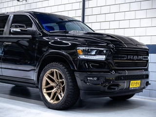 Dodge Ram 1500 2021 - 5.7 V8 4x4 Crew Cab Laramie zdjecie 2