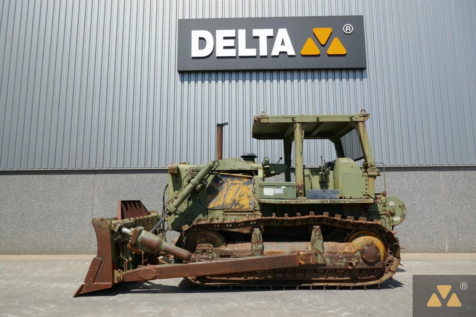 Caterpillar 1996 - D7F Ex-army image 1