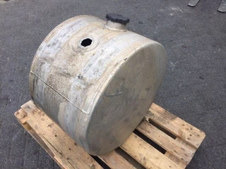 Volvo N/A - 8156646 FUEL TANK 190 LITER immagine 3