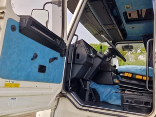 Scania R142-V8 1987 - 420 V8 - Old timer - Clean chassis/cab/interior - Dutch registration image 9