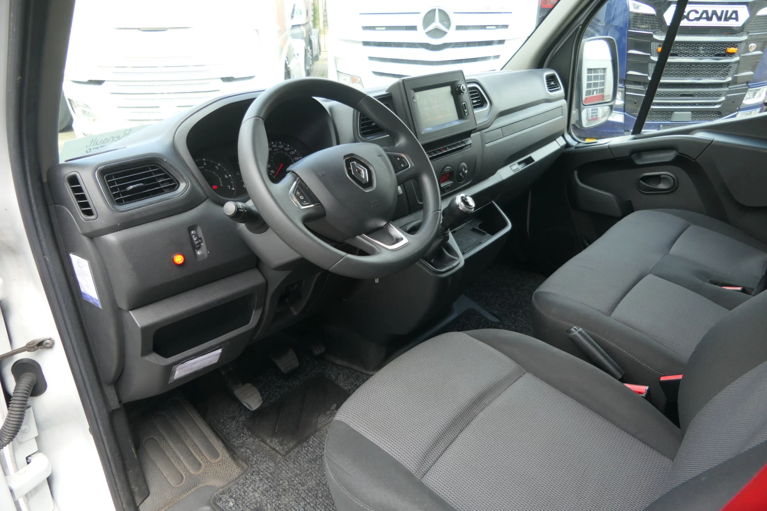 Renault Master 2023 - | Double wheels | 375617Km | 2023 | Taillift 750Kg | Manual gearbox | Euro6-E | 4X2 | TUV/MOT/APK 01-2027 | NL-Van изображение 20