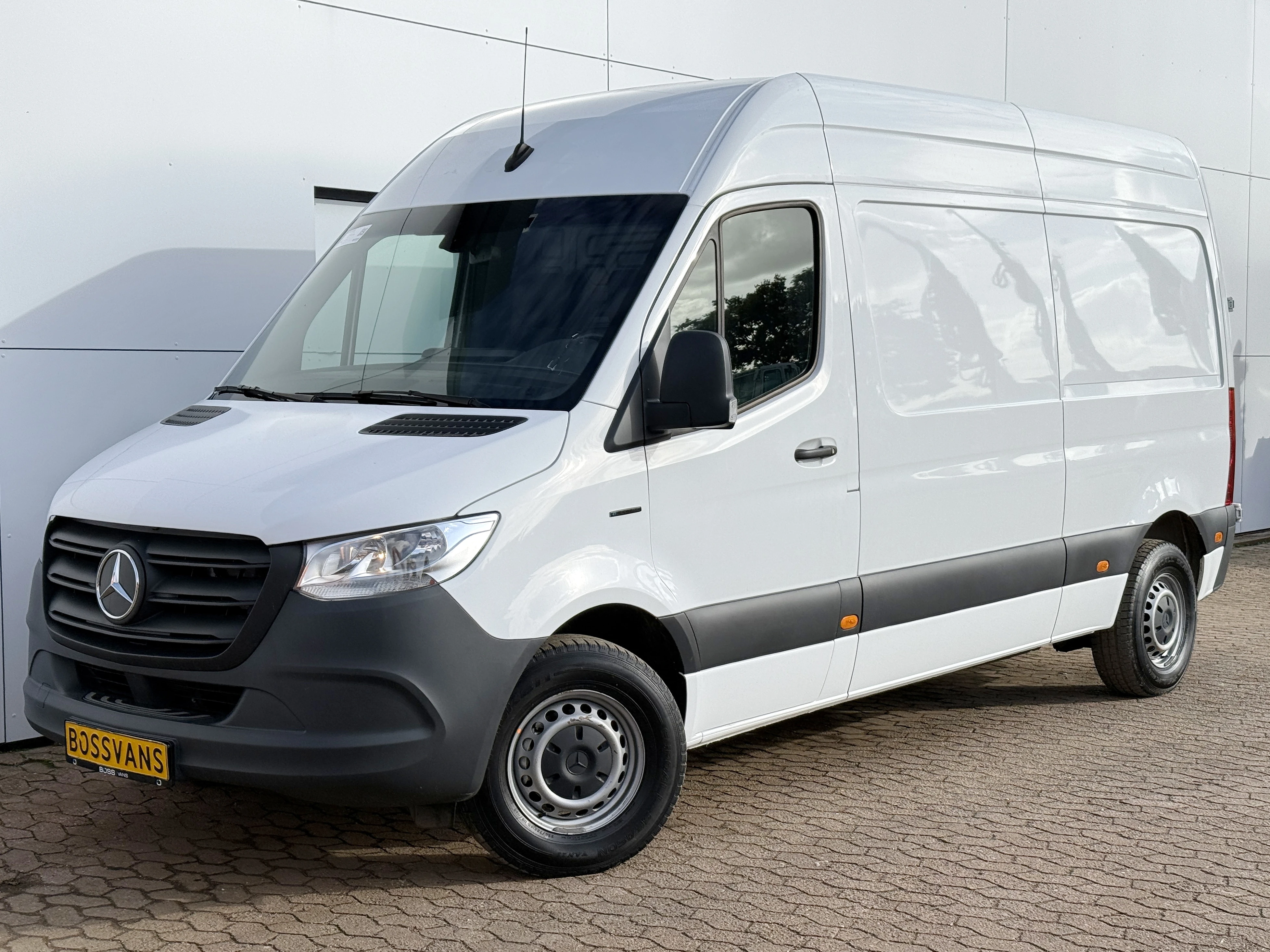 Mercedes-Benz Sprinter 2023 - 312 55kWh L2H2 Elektrisch 168km WLTP 92.9% (SOH) 80KW Snelladen Climate Control Stoelverwarming Camera Laadkabel image 1