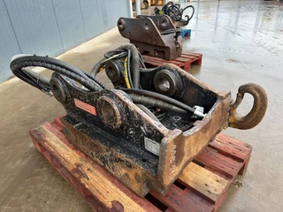 OilQuick N/A 2010 - OQ80 - M318D / M320F / M322D / 320D / 320E / 323D image 3