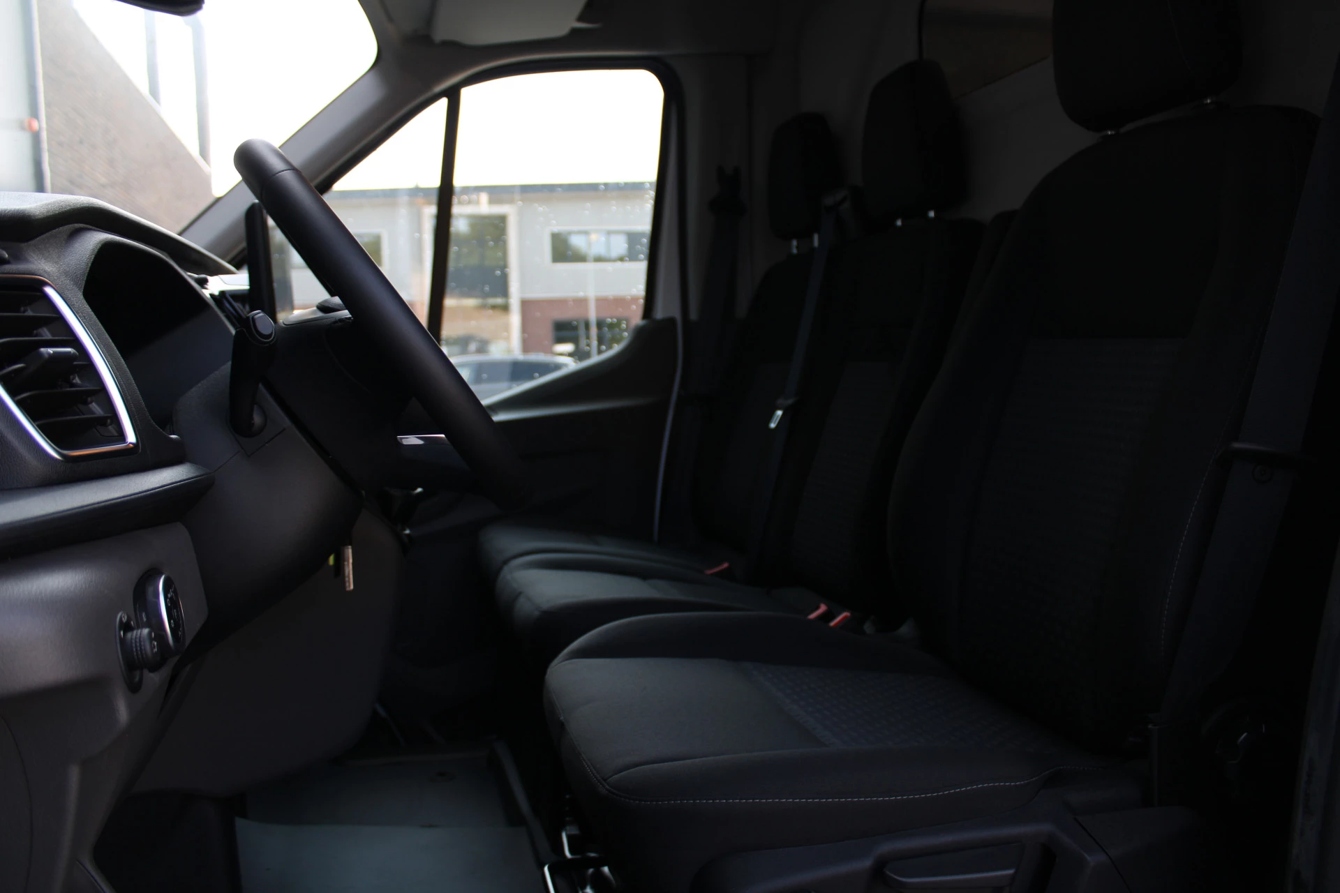 Ford Transit 2024 - 350 2.0 TDCI L3H2 Trend 130pk Trend - Navigatie - Blind Spot - Adaptive cruise - Camera - 270gr deuren - Trekhaak - Rijklaar immagine 9