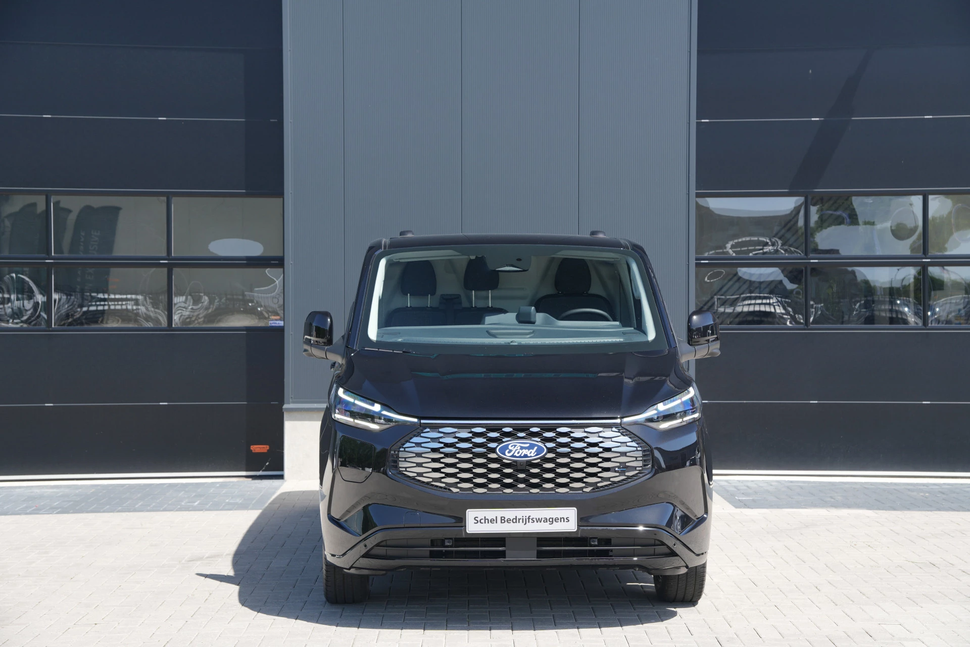 Ford E-Transit Custom 2026 - 340 L2H1 Limited 71 kWh 218pk - AGR Bestuurdersstoel - Trekhaak - ACC - B&O - Navi - Stoel/Stuurverwarming - 360 Camera - Blindspot - Rijklaar obrázek 2
