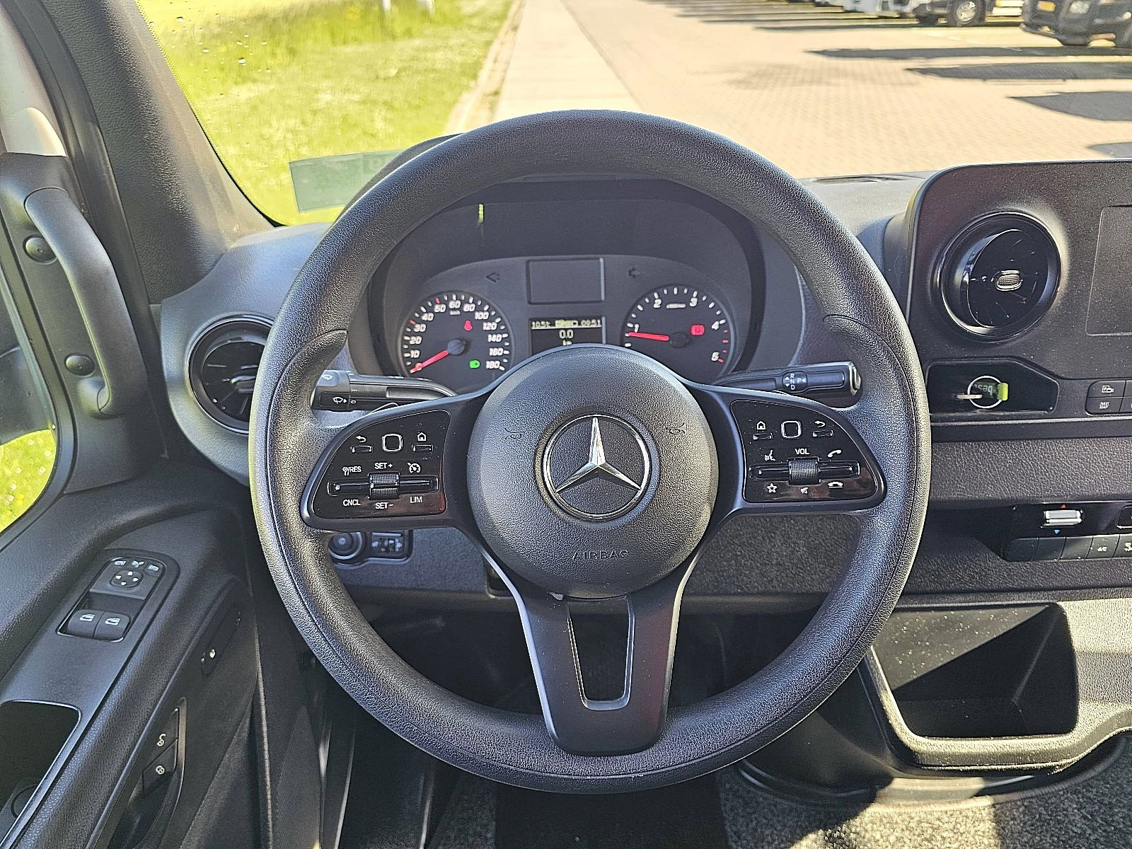 Mercedes-Benz Sprinter 2024 - 317 zdjęcie 11