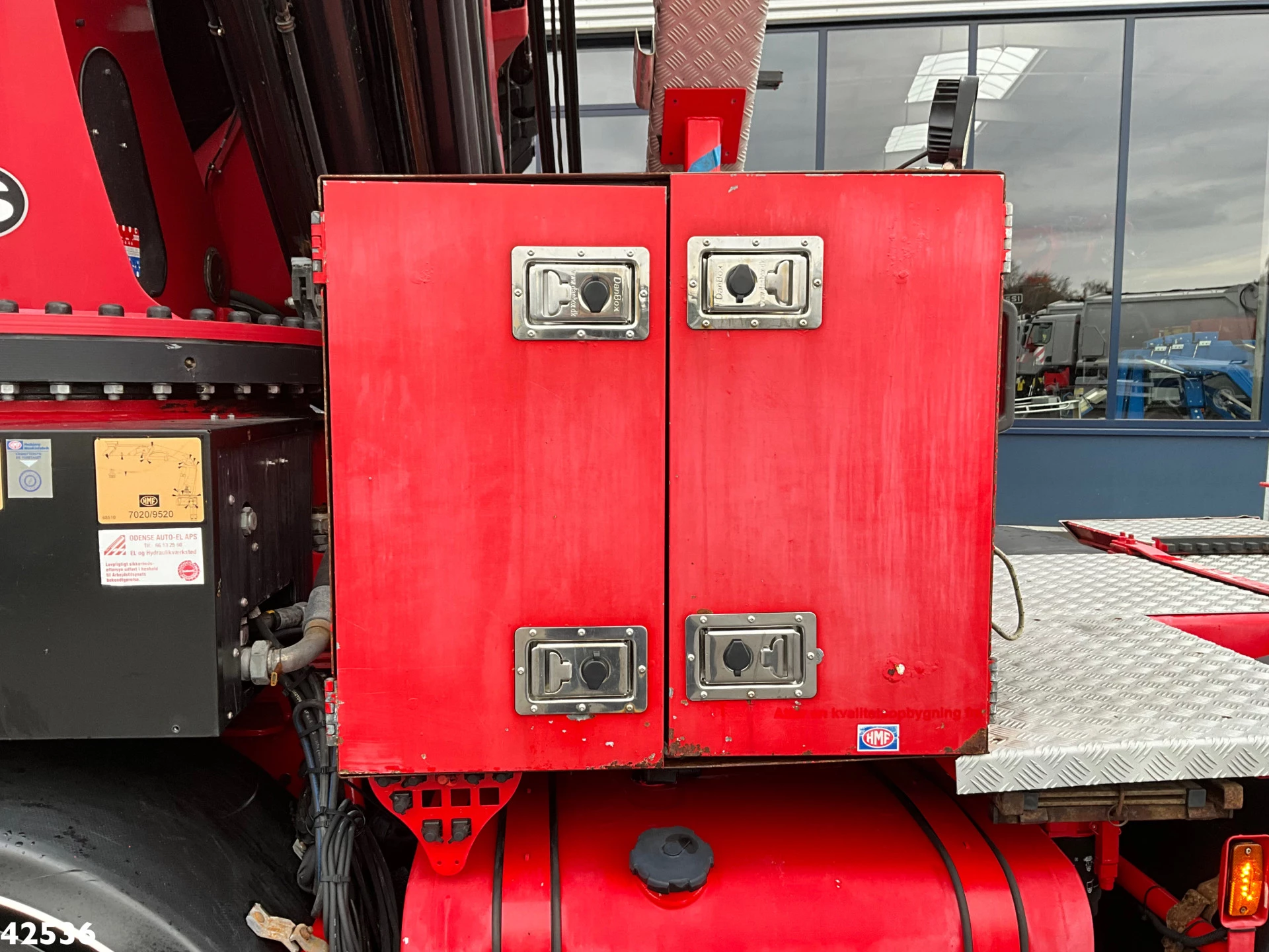 MAN TGS 2017 - 35.500 8x4 HMF 95 Tonmeter laadkraan bj. 2019! afbeelding 10
