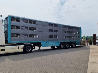 Lecitrailer 2013 - Guiton livestock trailer 3 deck - Loadlift - Steering axle - Moving floors afbeelding 2 miniatuur