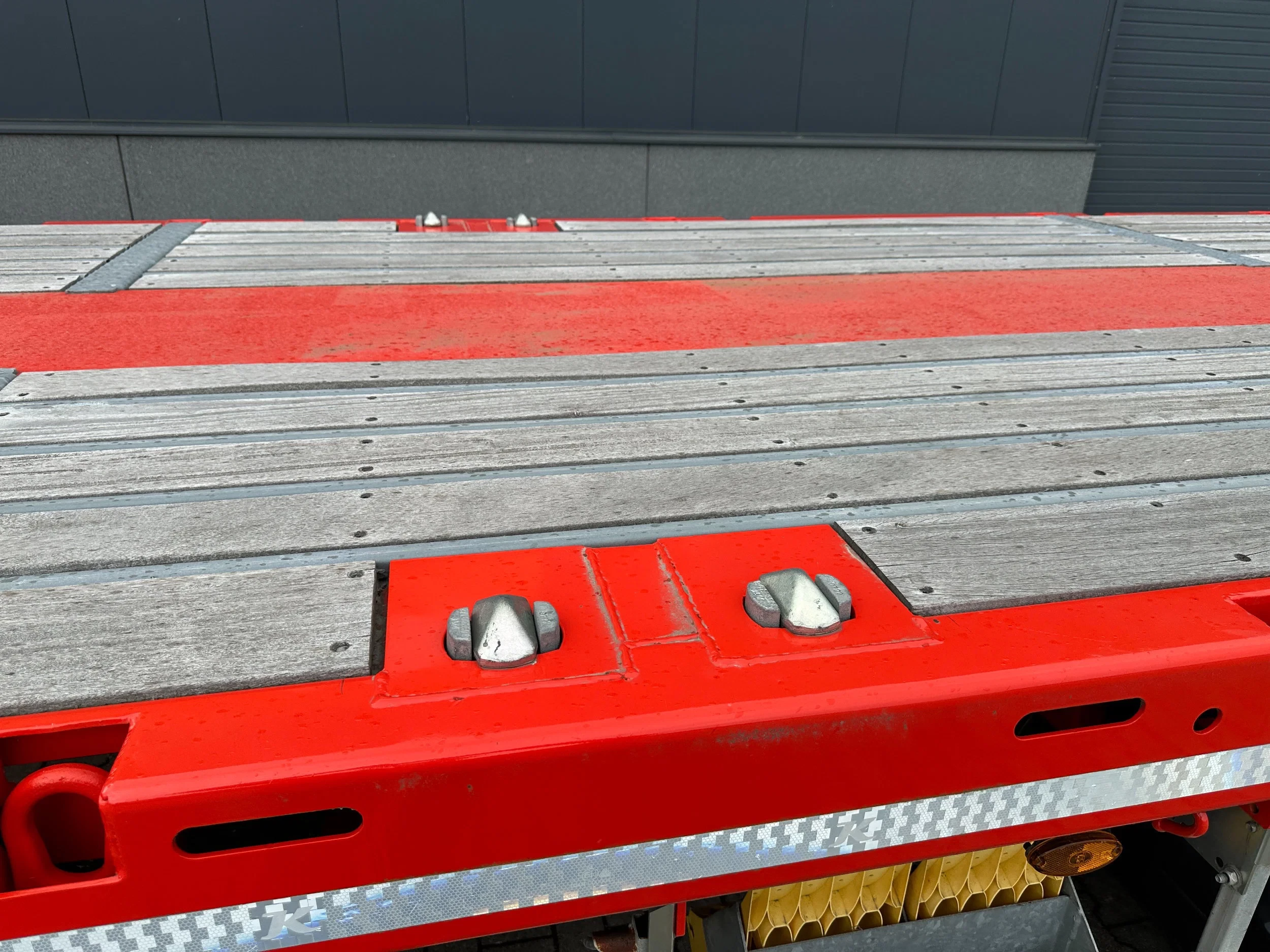 KAESSBOHRER 2026 - new and unused Heavy-Duty flatbed / 690cm extendable / steering axle / lift axle / twistlocks / timberstakes / NL-trailer / APK: 04-2027 obrázek 22