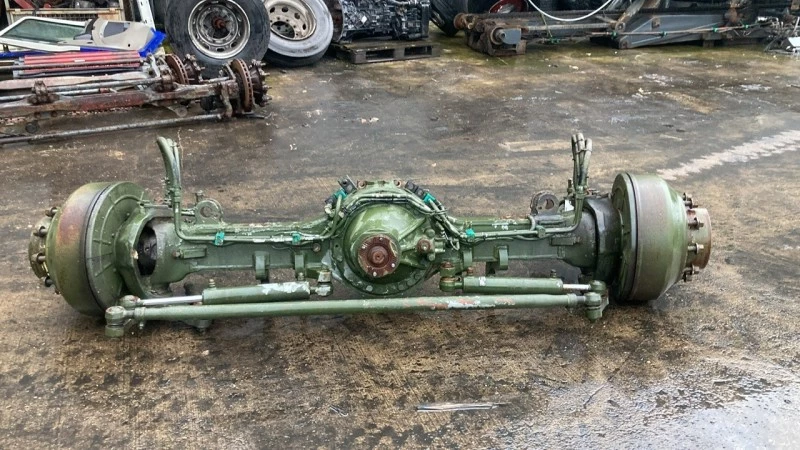 Liebherr 1991 - POWERED STEERED FRONT AXLE image 1