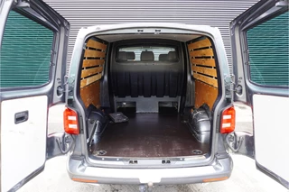 Volkswagen Transporter 2016 - 140pk Automaat Dubbele cabine L2H1 Lederen interieur Navigatie Trekhaak Parkeersensoren Cruise control Airco image 3 thumbnail